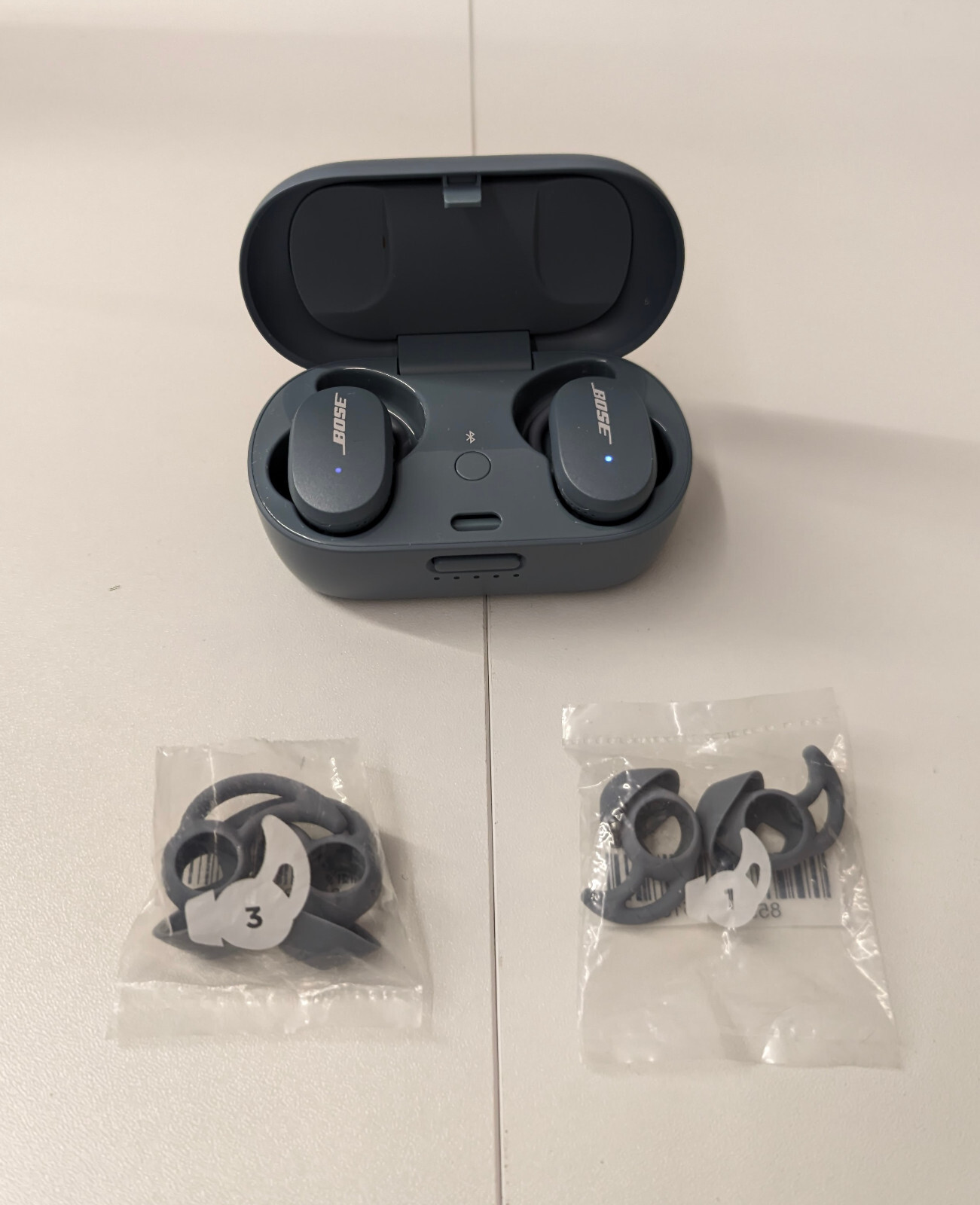 Bose QuietComfort Earbuds with Charging Case in Stone Blue Lightly Used-image