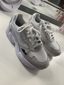 adidas falcon white size 4