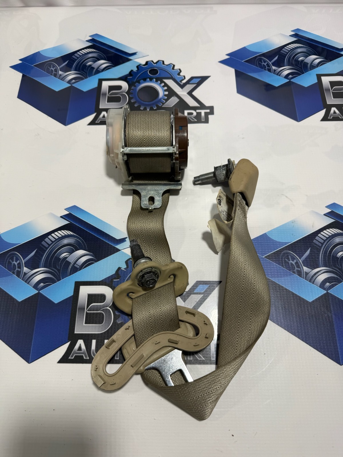 2013-2020 NISSAN PATHFINDER REAR RIGHT SEAT BELT SEATBELT RETRACTOR OEM