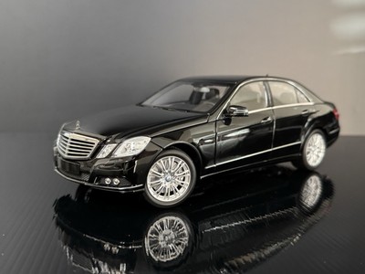 2009 Mercedes E-Class Klasse Schwartz Black E- Class W212 1/18 Minichamps HTF !
