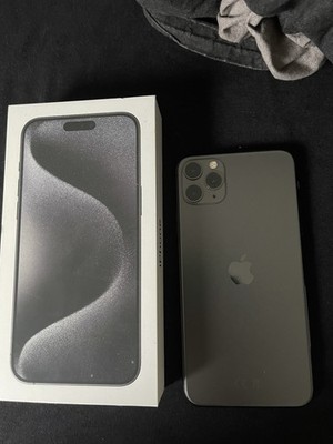 iPhone 11 Pro Max   256 GB   Space Grau + neue Panzerfolien