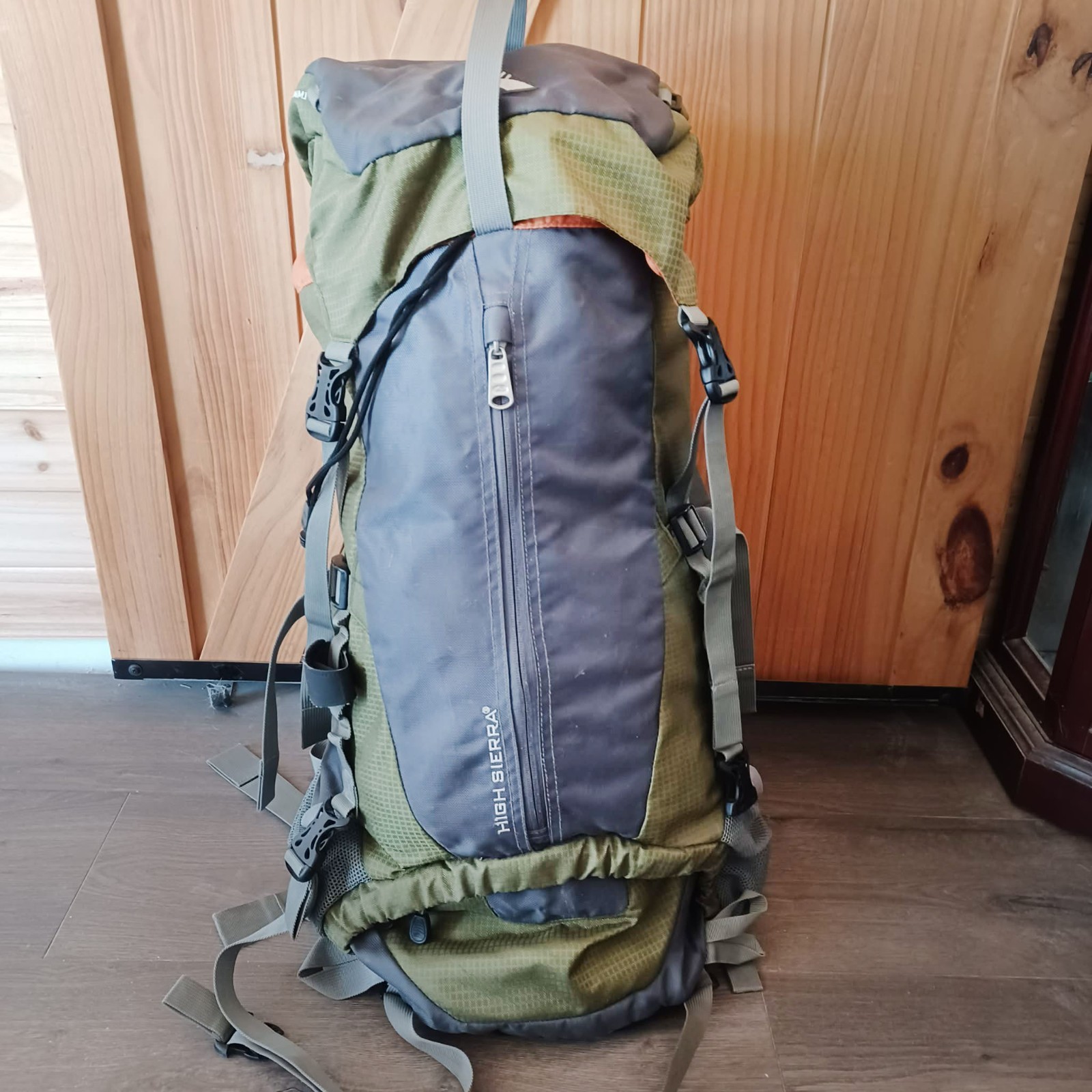 High Sierra 45L Green Internal Frame Backpack Hiking Camping Gear Trail Pack