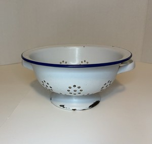 Vintage Enamelware Colander/Strainer 9.5” In Diameter White with Navy Blue Trim