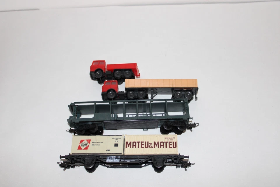 LIMA LOT DE 2 WAGONS + 2 CAMIONS REF: 2857/903 - Photo 1/3