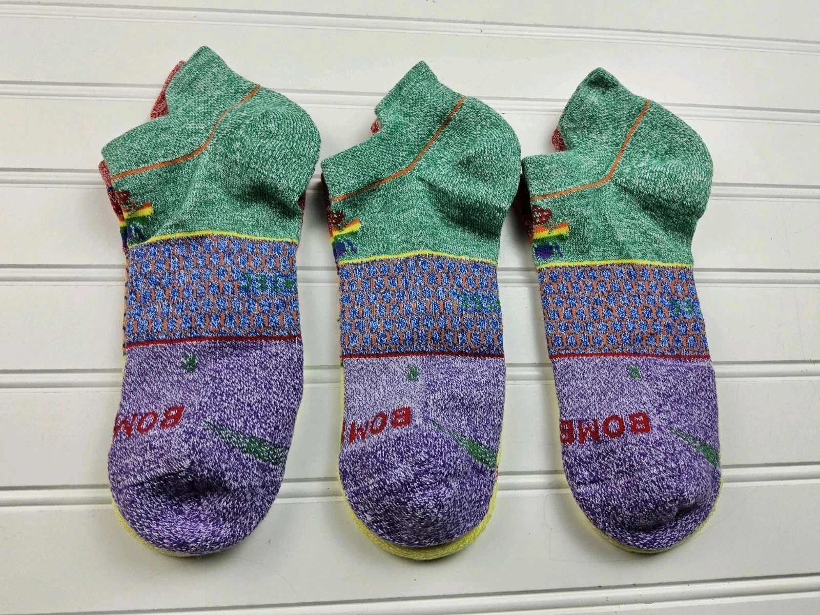 Bombas Hex-Tec Rainbow Pride Athletic Ankle Socks Lot Of 3 Pairs Size L