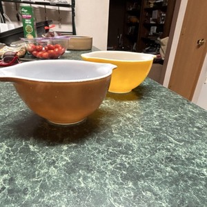 PYREX 441 Cinderella Mixing Bowl Set of 2 1.5 qt Glass Nesting Brown Yellow