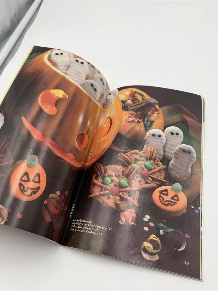 Cookbook Pillsbury Classics Bars & Cookies Dessert Christmas Thanksgiving Recipe - Image 4 of 4