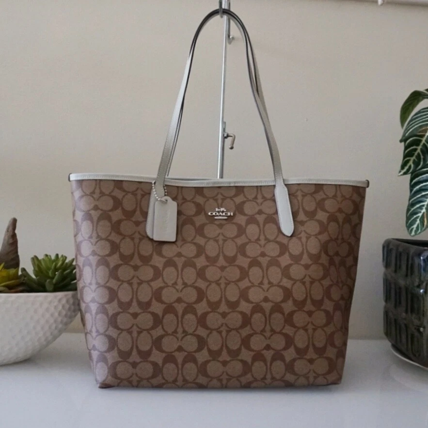 New COACH CITY TOTE IN SIGNATURE CANVAS Khaki/Light Sage 5696 $398