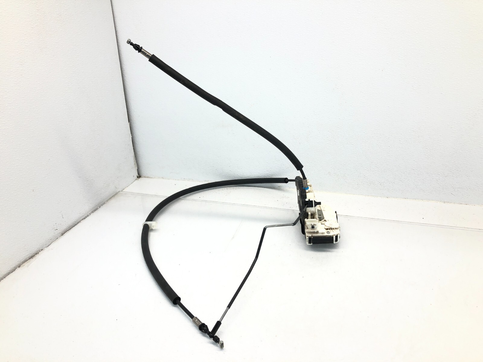 2017-2020 MASERATI LEVANTE RIGHT PASSENGER FRONT LOCK LATCH ACTUATOR OEM