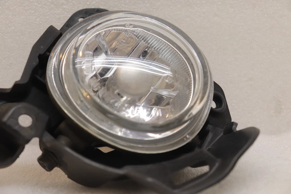 Faro antiniebla del lado del pasajero delantero derecho Mazda CX-5 2013-2016 OEM KD53-51684 Foto 3 de 4