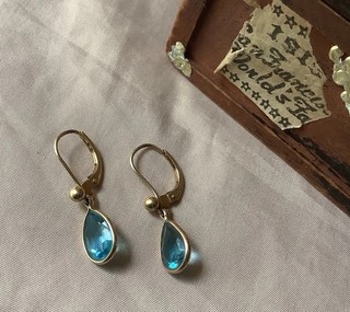 Vintage 14K Yellow Gold Pear Cut Blue Topaz Dangle Drop Stud Lever Back Earrings