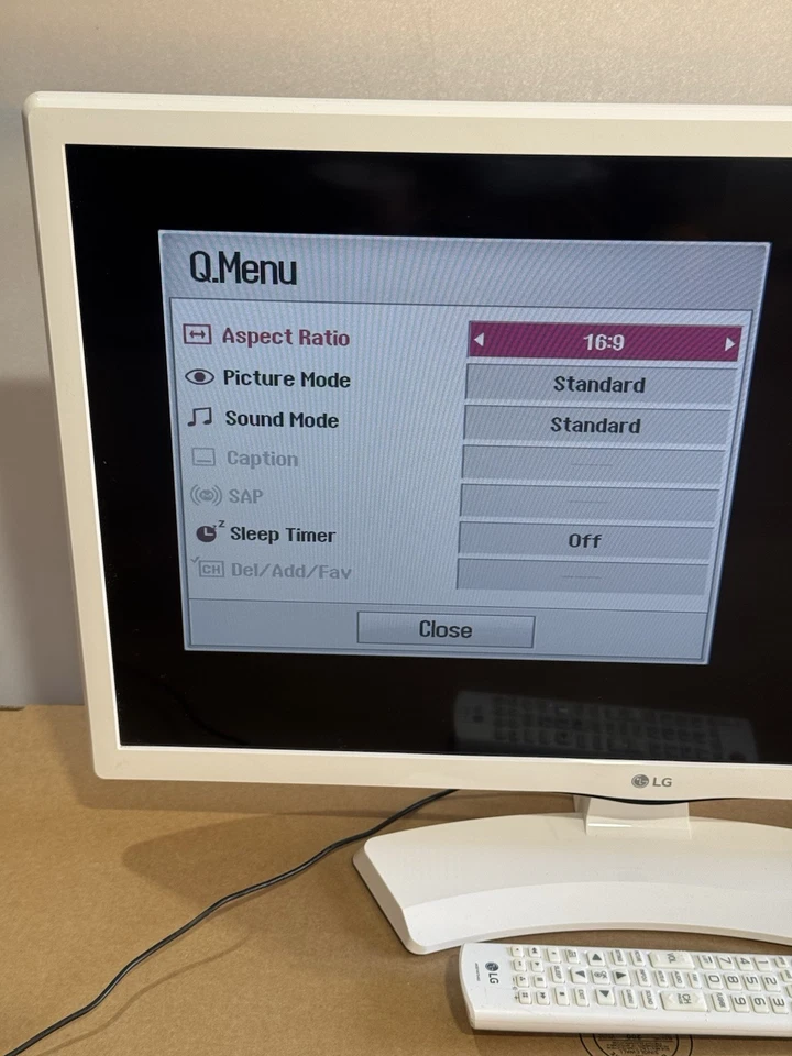 LG 24 pulgadas HD LED TV (BLANCO) PC Monitor Modelo # 24LJ4540 con control remoto cocina baño Foto 2 de 4