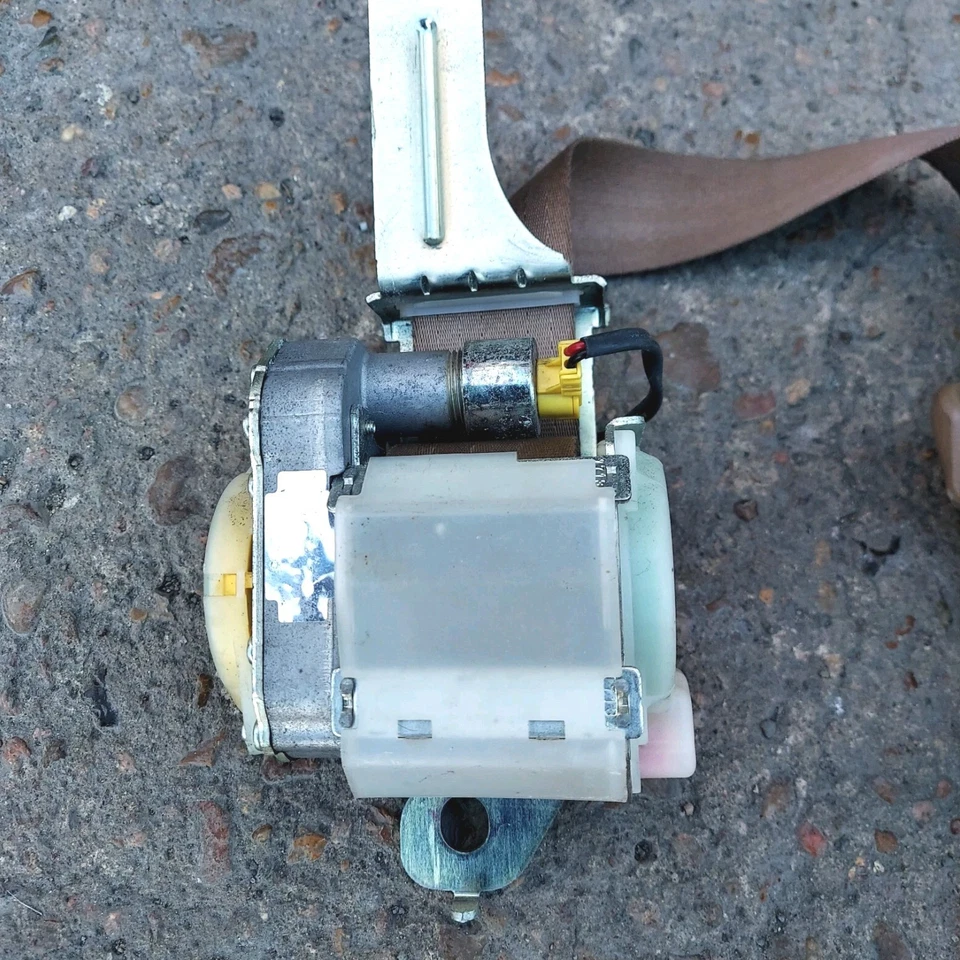 2003-2008 Honda Pilot OEM Left Driver Side Bucket Seat Belt Retractor Tan Beige - Imagem 2 de 4