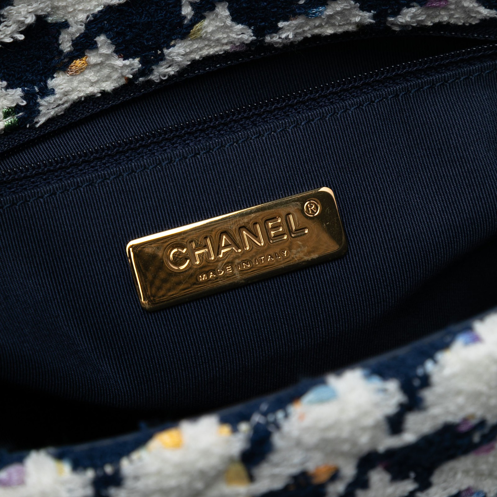 Authenticated Chanel Large Houndstooth Tweed 19 F… - image 5