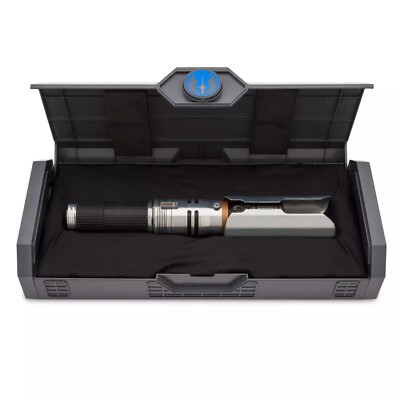 cal kestis lightsaber galaxy's edge