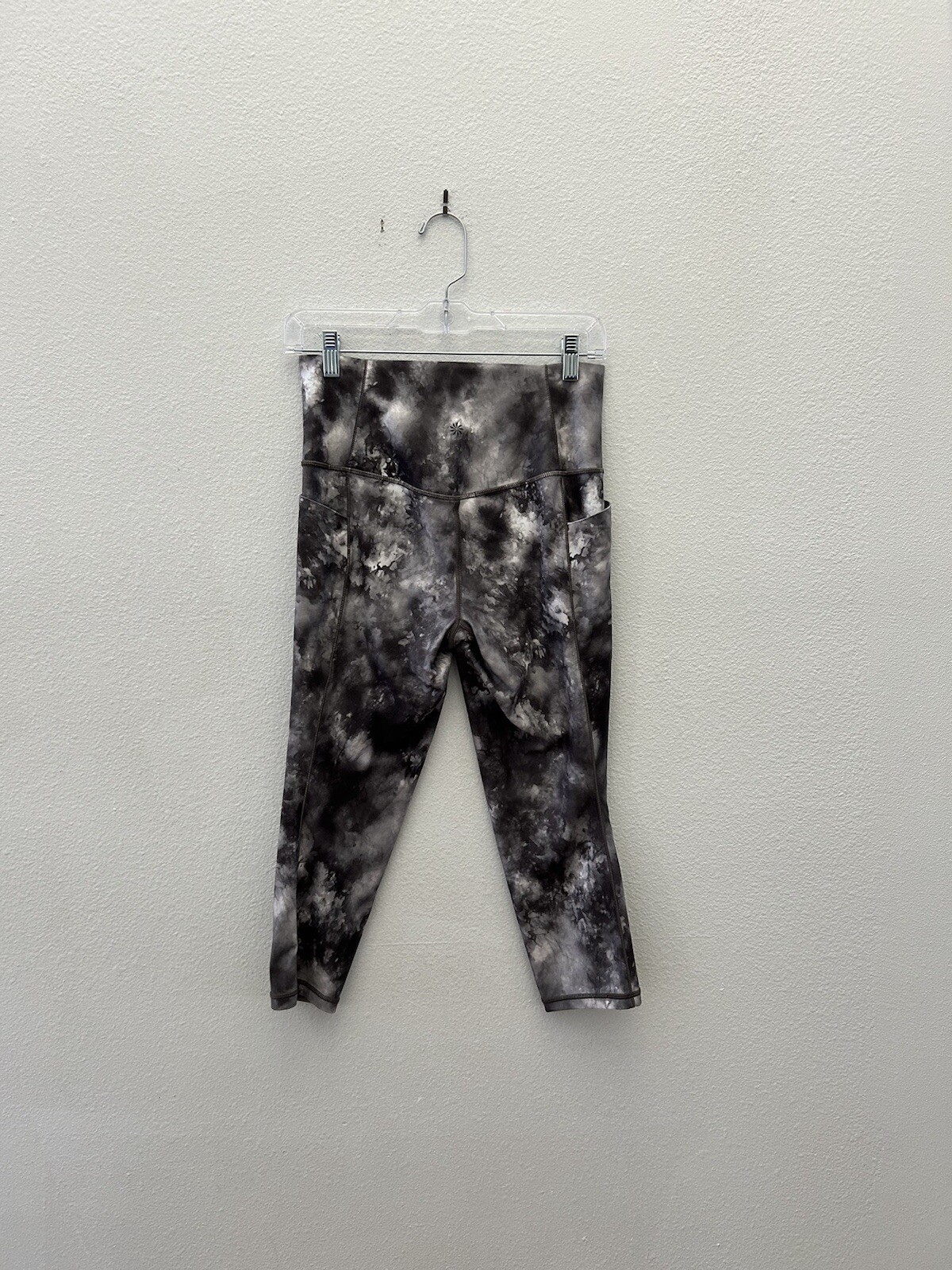 ATHLETA Stash Salutation Capri Medium - image 2