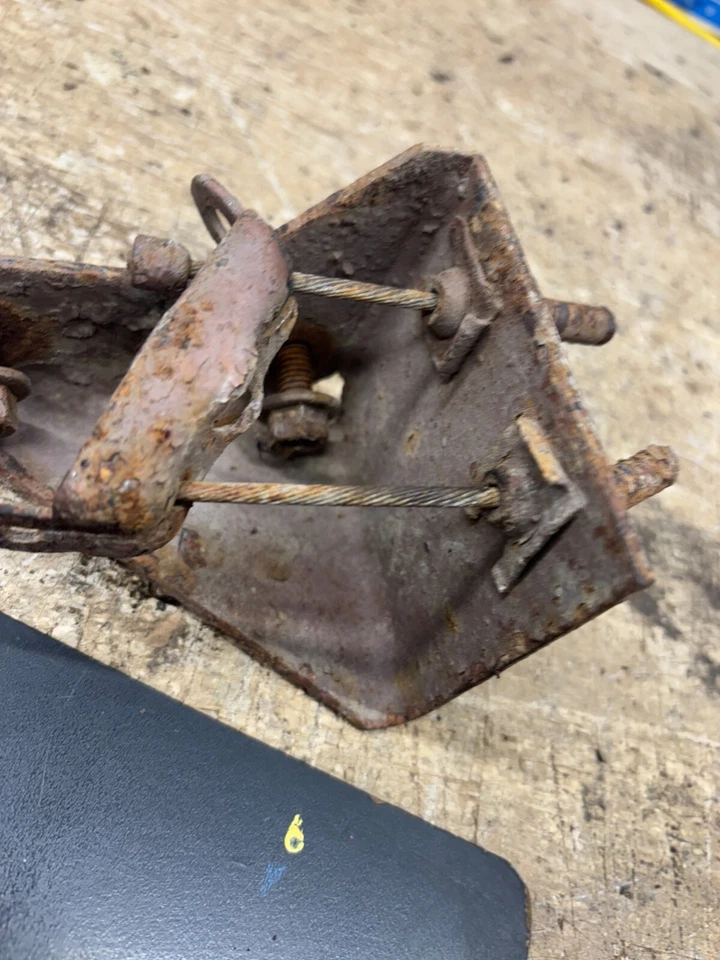 Dodge D100 D150 W150 1981 87 1993 emergencia cable de freno eléctrico soporte de montaje ecualizar Foto 3 de 4