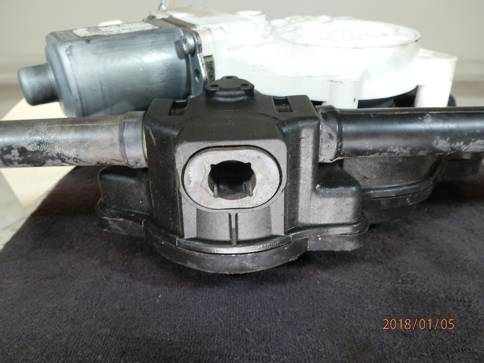 2010-2015 Rolls Royce Ghost left rear door soft closure actuator #720275108
