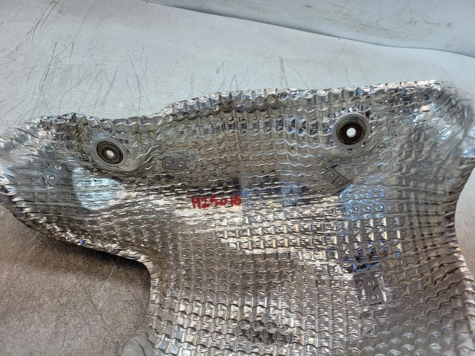 2017 2018 2019 2020 2021 2022 HYUNDAI IONIQ COLECTOR DE ESCAPE ESCUDO TÉRMICO OEM Foto 2 de 4