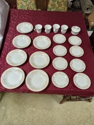 LILING Fine China  YUNG SHEN 20 Piece Set Gold Rimmed
