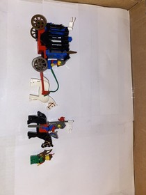 Vintage LEGO Castle: Dungeon Hunters (6042) Instruction manual included.