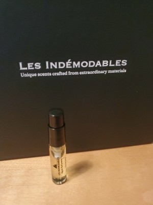 Les Indemodables Iris Perle Eau De Parfum 3ml/0.1oz Sample Spray New!