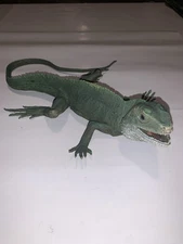 Vintage Realistic Hard Plastic Green Iguana (AAA, 1998) 13”