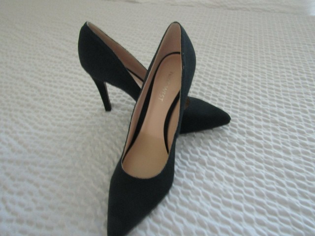 nine west navy pumps