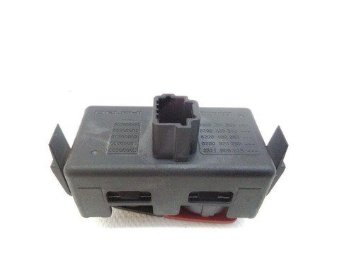 Renault Megane III 2009 Warnblinkschalter 8200214896A 20368649