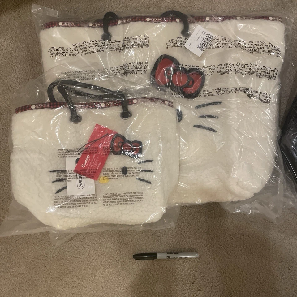 Bolso de Mano y Bolsas de Nylon Reversibles Lesportsac X Hello Kitty Edición Limitada - TODO STOCK Foto 4 de 4