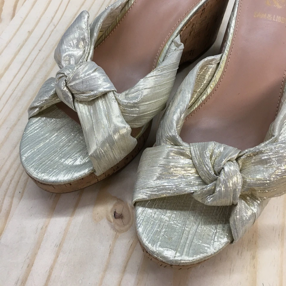 Sandalias Sam And Libby para mujer 11 Claudia informales anudadas cuña deslizable tela dorada Foto 4 de 4