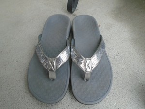 vionic sandals silver