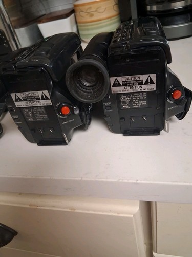 2 Sony Handycams. Ccd-tr4 - Picture 6 of 9