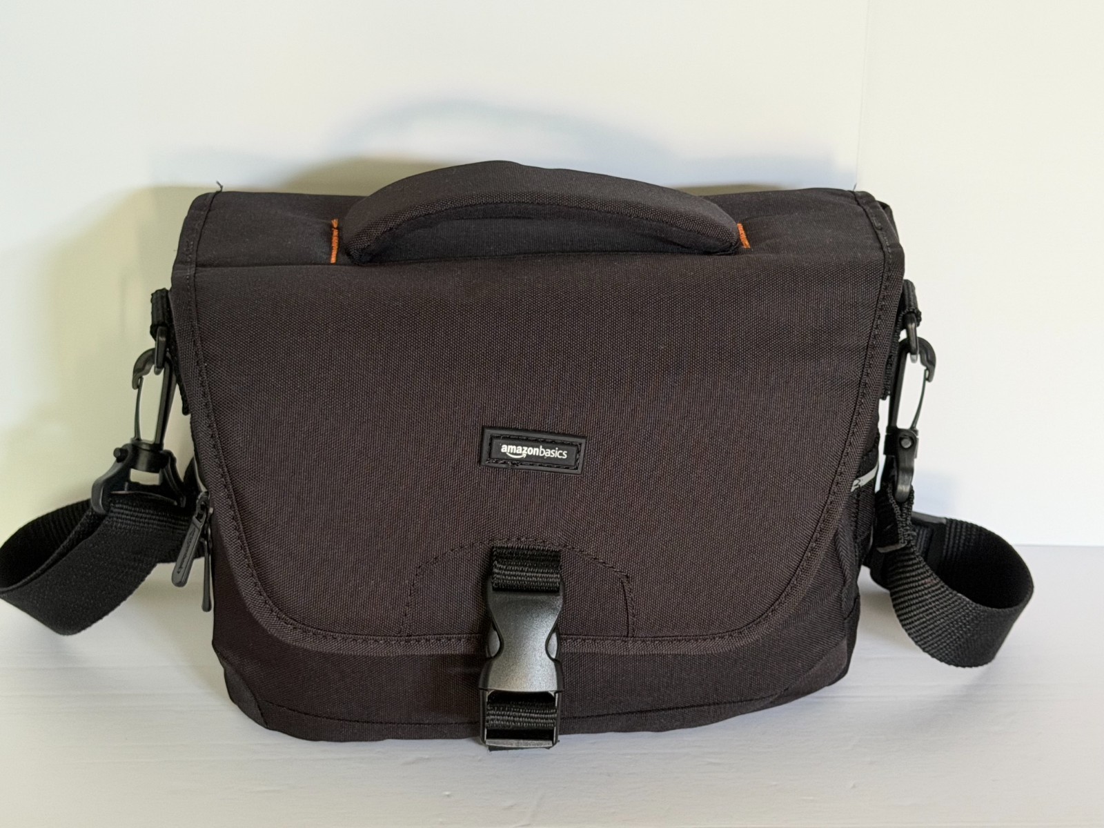 Amazon Basics Medium DSLR Gadget Bag - NEW Open Box - Fits 1