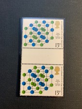 SG1032 GB QE11 MNH Gutter Pair 1977 Royal Institute Of Chemistry Centenary
