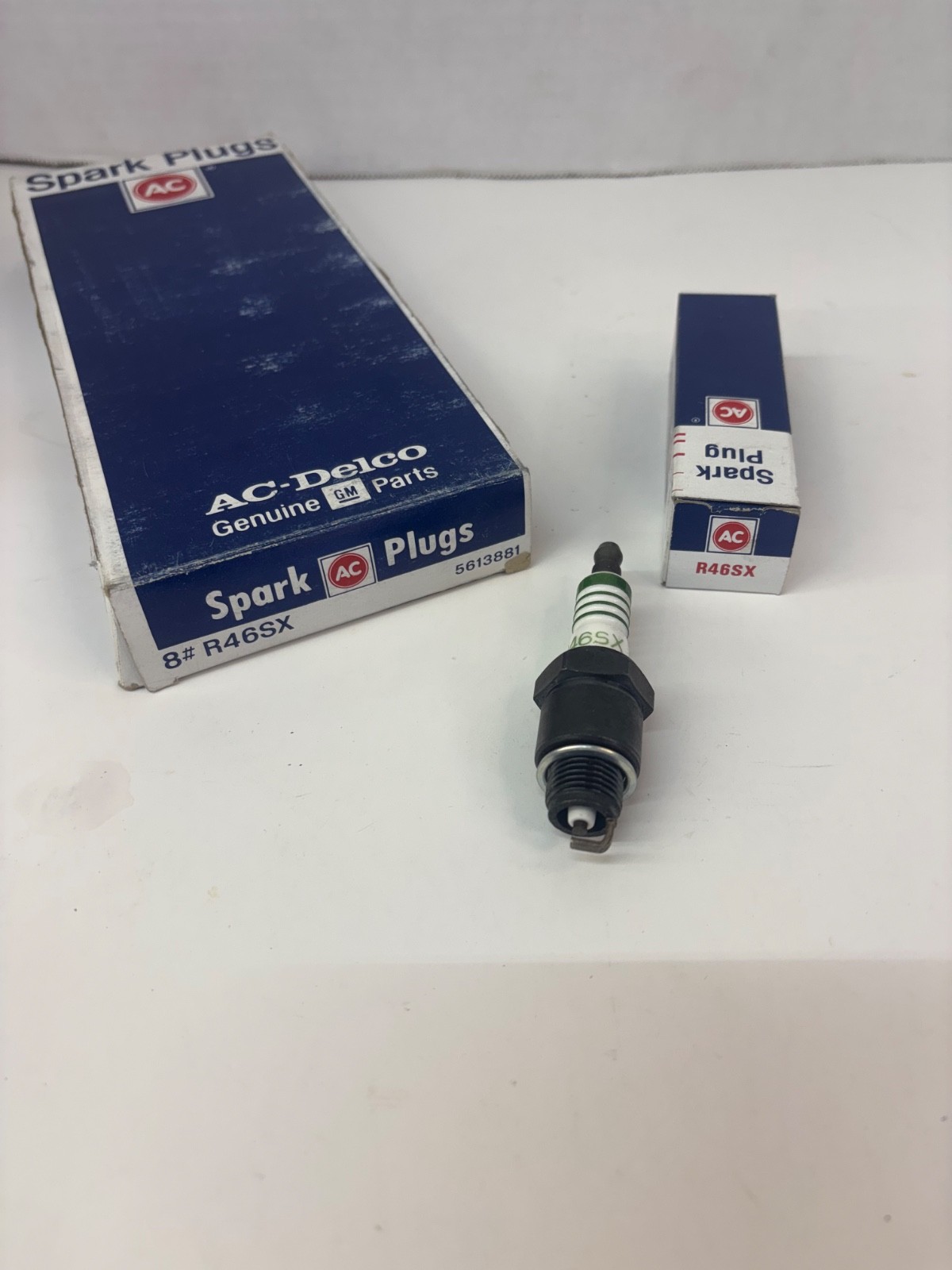 NOS AC DELCO #R46SX GM #5613881 8 SPARK PLUGS