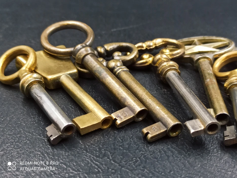 VINTAGE,Lot 11 anciennes clés,clef de meuble,commode,Buffet,placard,serrure,key - Photo 3/4