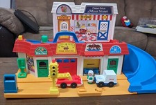 Vintage 1986 Fisher Price Main Street Little People Family Play Set 2500