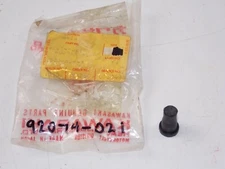 NOS KAWASAKI 1972 1973 1974 1975 CARBURETOR RUBBER CAP PLUG (2) F9  92074-021