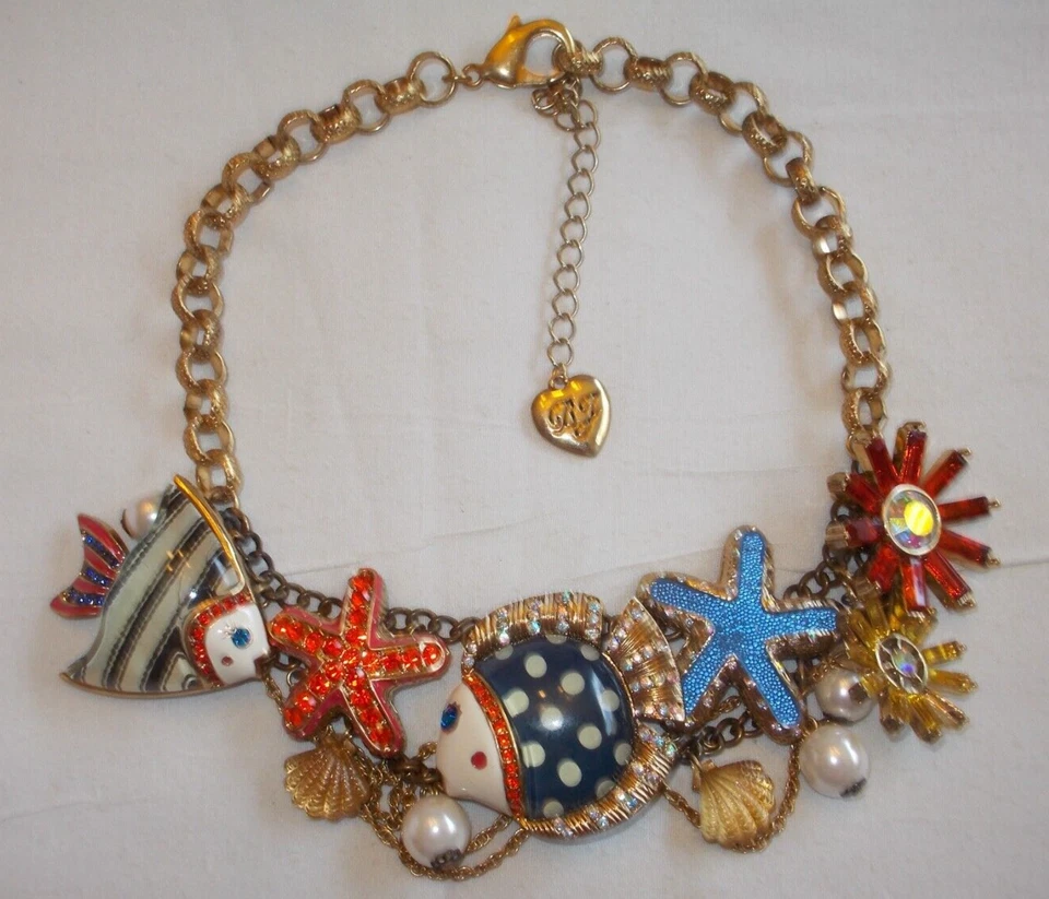COLLAR LLAMATIVO BETSEY JOHNSON'S VINTAGE CUENTO DE SIRENA GRUESO MULTI DIJES Foto 2 de 4