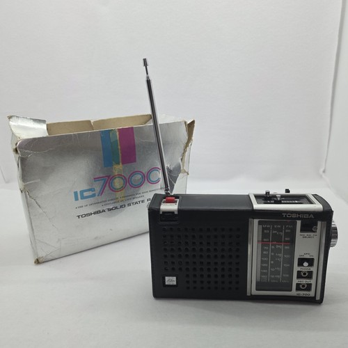 1969 Toshiba Solid State Radio FM/SW/MW 3 Band IC-700C