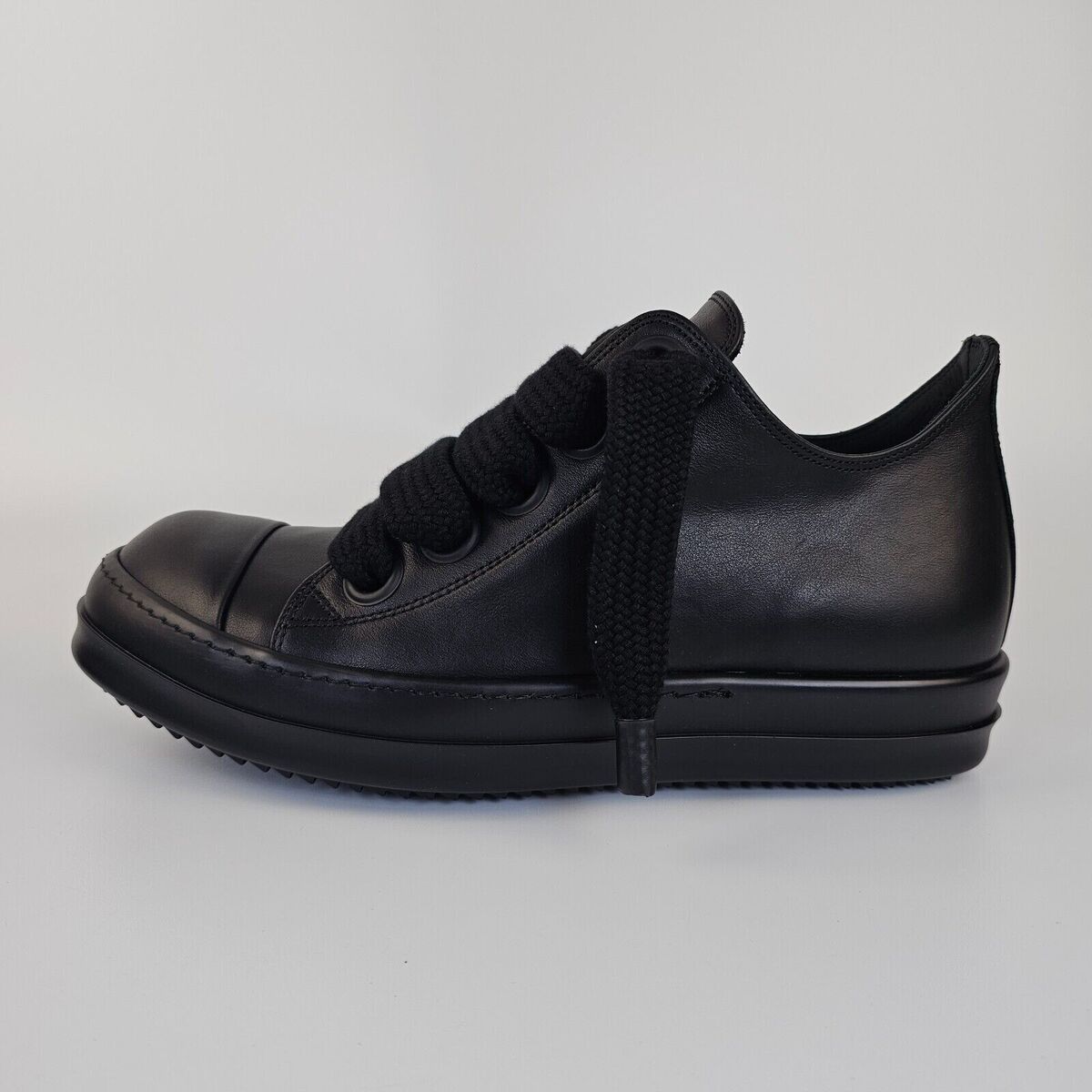 RICK OWENS Jumbo Laces Lido Black Leather Low Top Sneakers RICK OWENS Jumbo Laces Lido Black Leather Low Top Sneakers