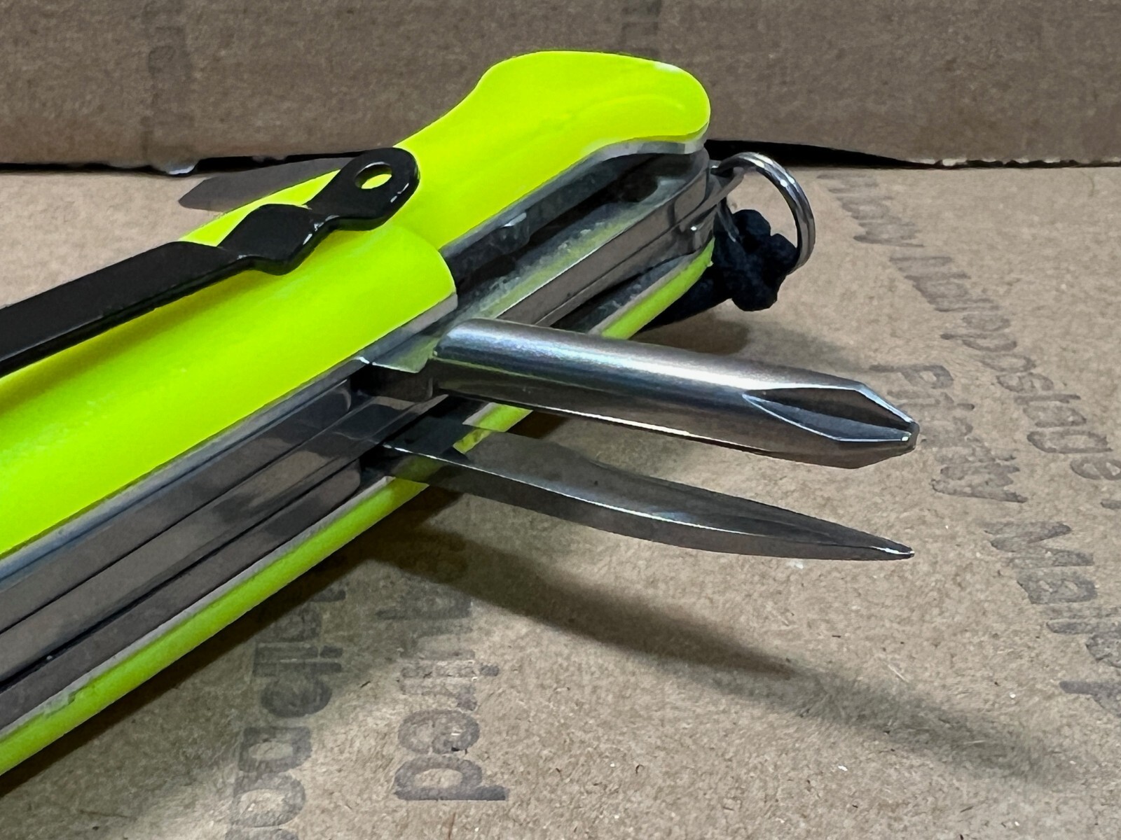 Victorinox Swiss Army RESCUE TOOL Knife Of Year 2007 Yellow Lifetime