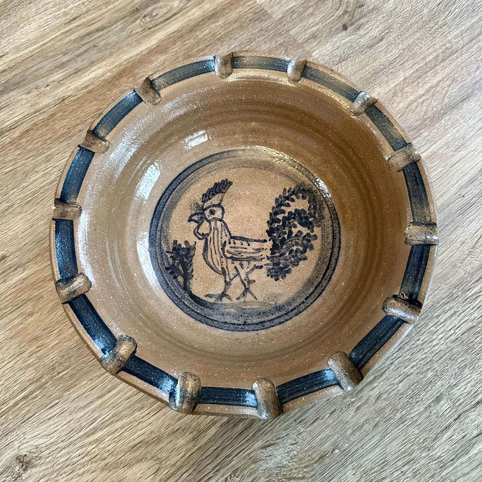 Vtg Rooster Fluted Studio Art Pottery Dish Pie Casserole Quiche Signed Primitive