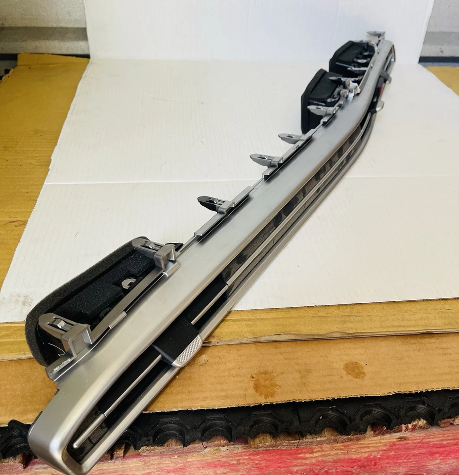 HYUNDAI ELANTRA 2021-2024 TABLERO DE INSTRUMENTOS LADO DERECHO VENTILACIÓN MOLDURA OEM Foto 2 de 4