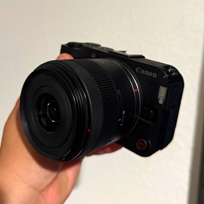 Canon EOS R50 V Mirrorless 24.2MP Black w/ RF-S 14-30 Lens + 3 Batteries
