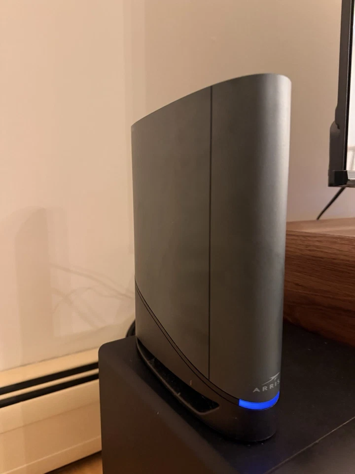 Cable módem Arris Surfboard G36 DOCSIS 3.1 + router Wi-Fi 6 Foto 2 de 4
