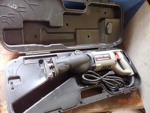 PORTER CABLE MODEL 750 TIGER CLAW TIGER RECIPROCATING SAW W/ SWIVEL HEAD & CASE