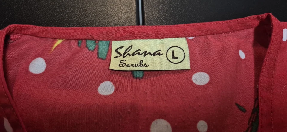 Damas Talla Grande Rojo, Tema Navidad Scrub Top Foto 3 de 4