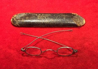 SCARCE ANTIQUE CA 1890 SPECTACLES / READING GLASSES & CASE